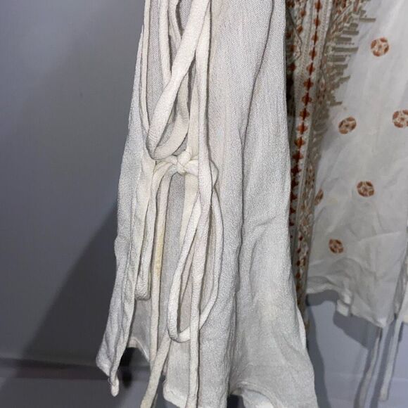 Miss Me Women's Cream Embroidered Lace Up Keyhole Back Sleeveless Blouse Small - Picture 5 of 10